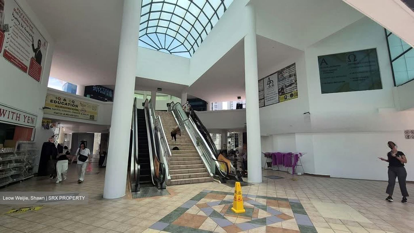 Tampines Street 32 (D18), Shop House #570953201